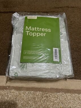 BAMBOO White Mattress Topper with Green Label